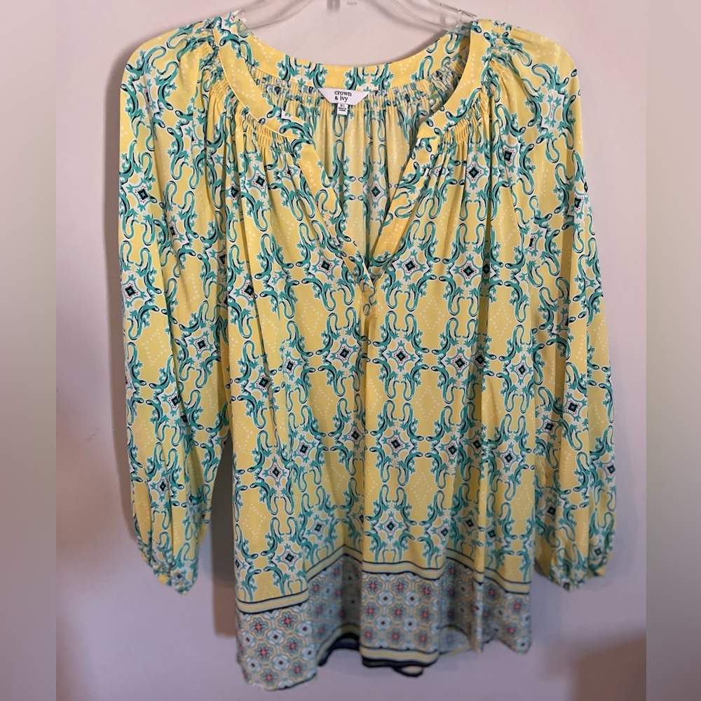 Women’s 3/4 sleeve yellow and aqua colored shirt